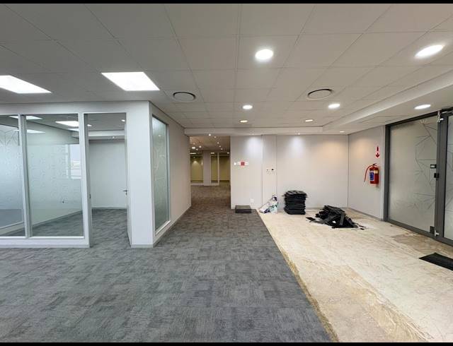 287M² OFFICE TO LET IN MAGALIESSIG
